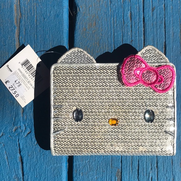 Hello Kitty Purse - Picture 1 of 3